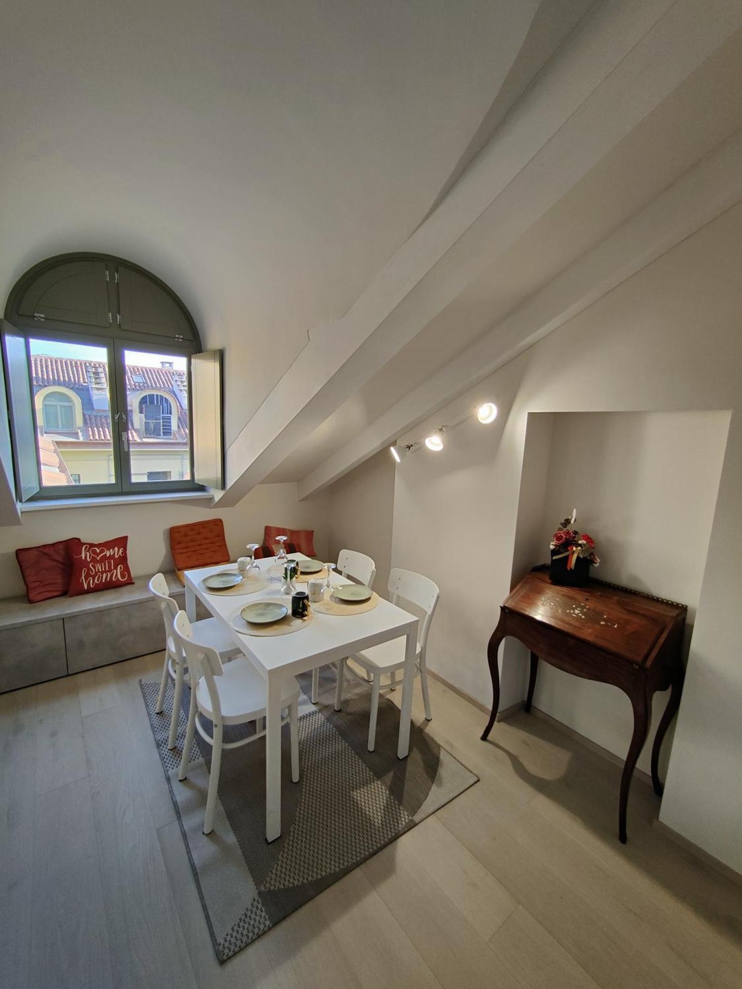 Mansarda Luxury: Lagrange Centro Appartement Turijn Buitenkant foto